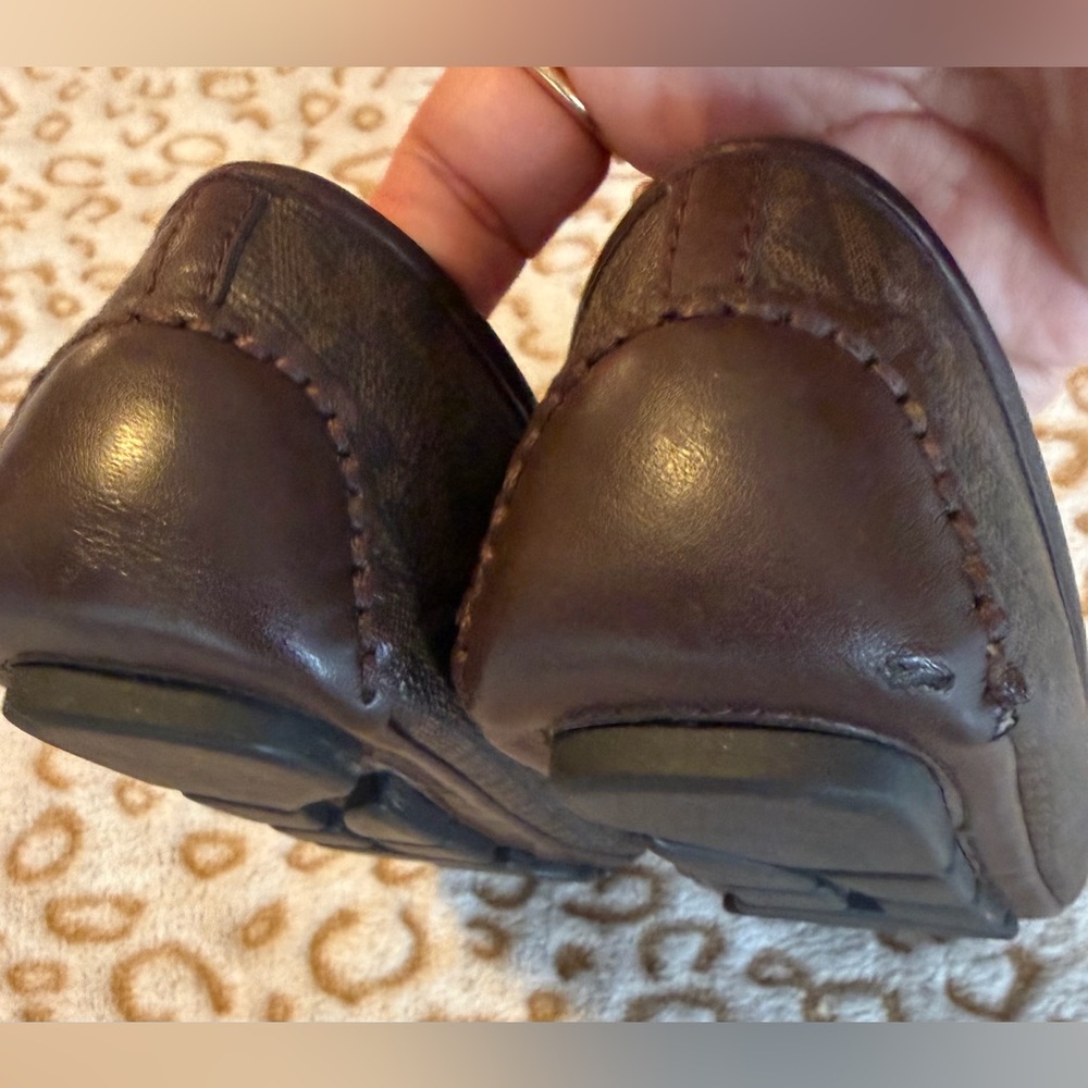 Michael Kors Dark Brown Loafers With Gold Accent
Fulton Moccasin Flats Size: 8 - Picture 7 of 10